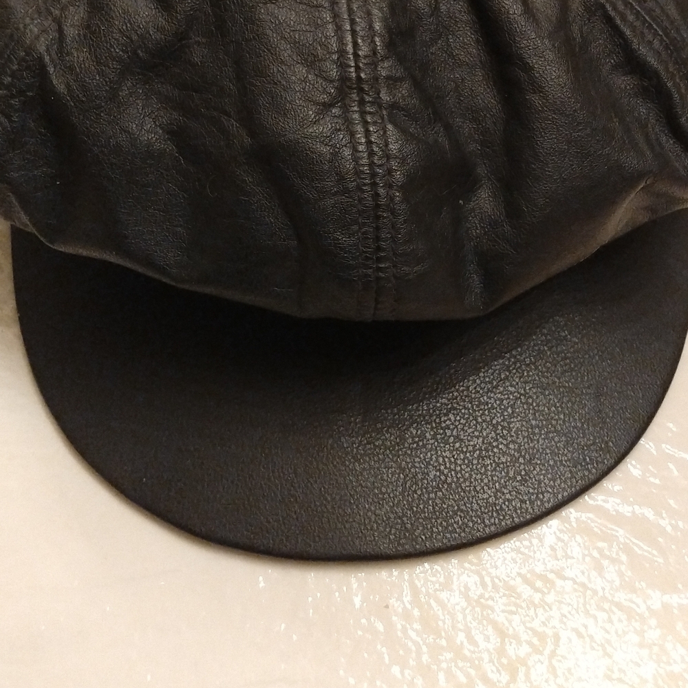 Harley-Davidson Vintage Black Leather Cap with Red Logo - Picture 8 of 15